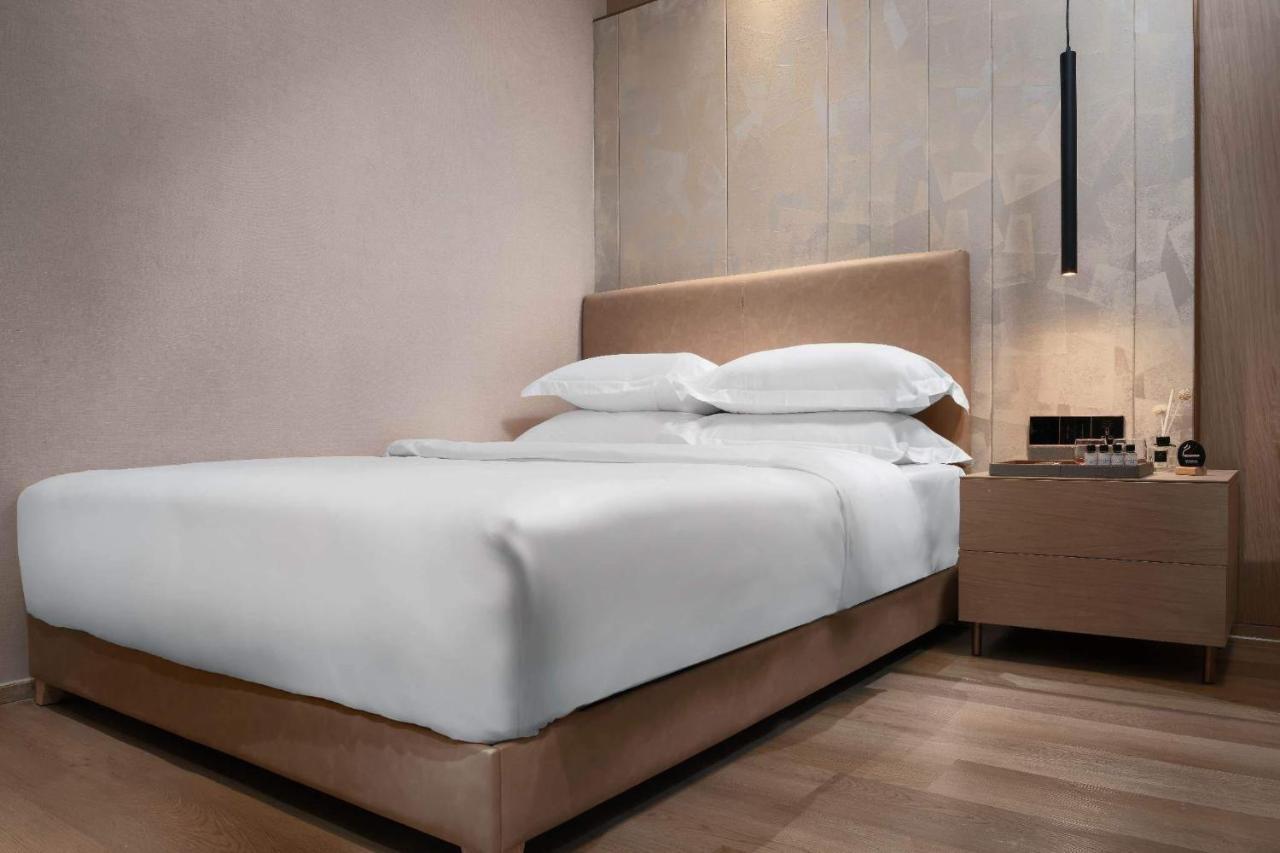 Sf Hotel Penthouse Residences Phnom Penh Exterior photo