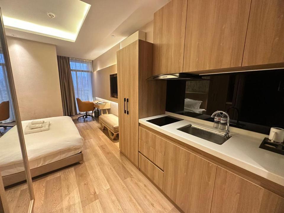 Sf Hotel Penthouse Residences Phnom Penh Exterior photo