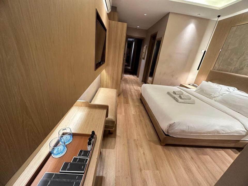 Sf Hotel Penthouse Residences Phnom Penh Exterior photo