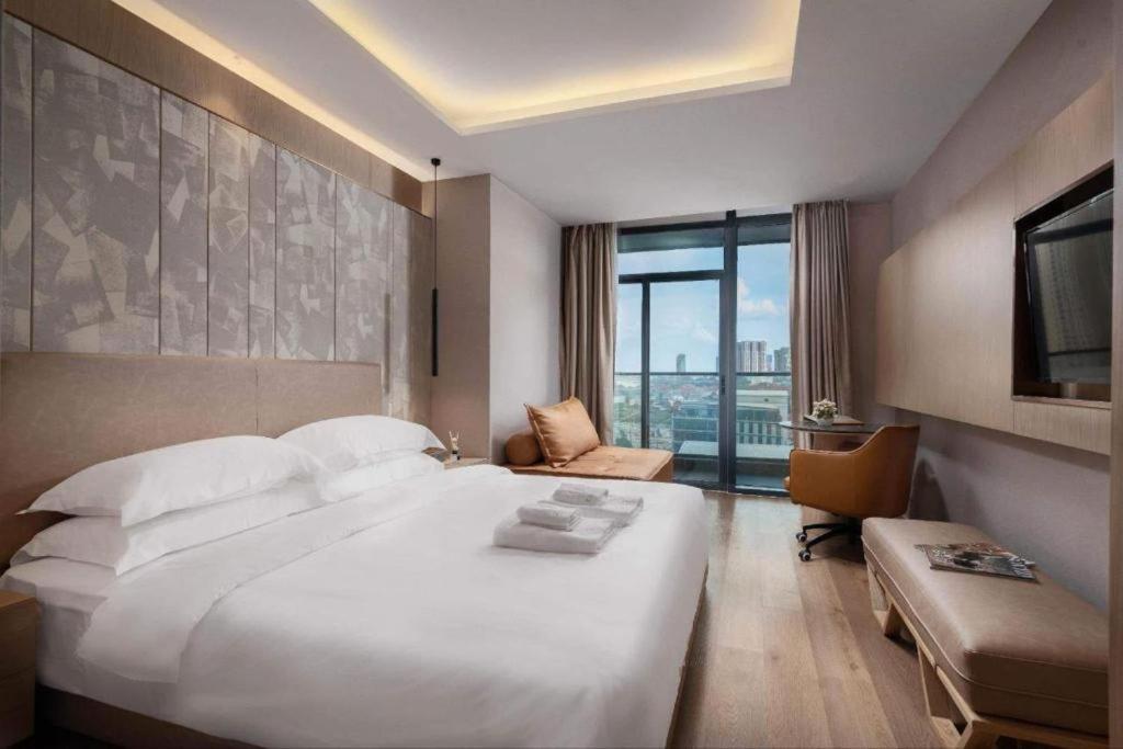 Sf Hotel Penthouse Residences Phnom Penh Exterior photo
