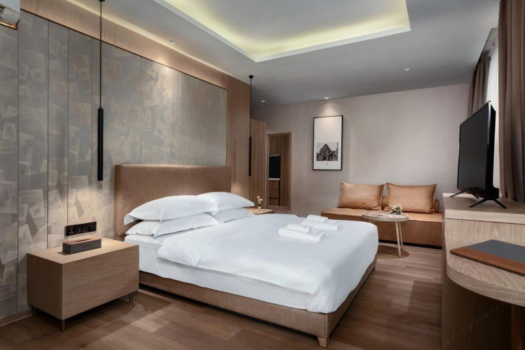 Sf Hotel Penthouse Residences Phnom Penh Exterior photo