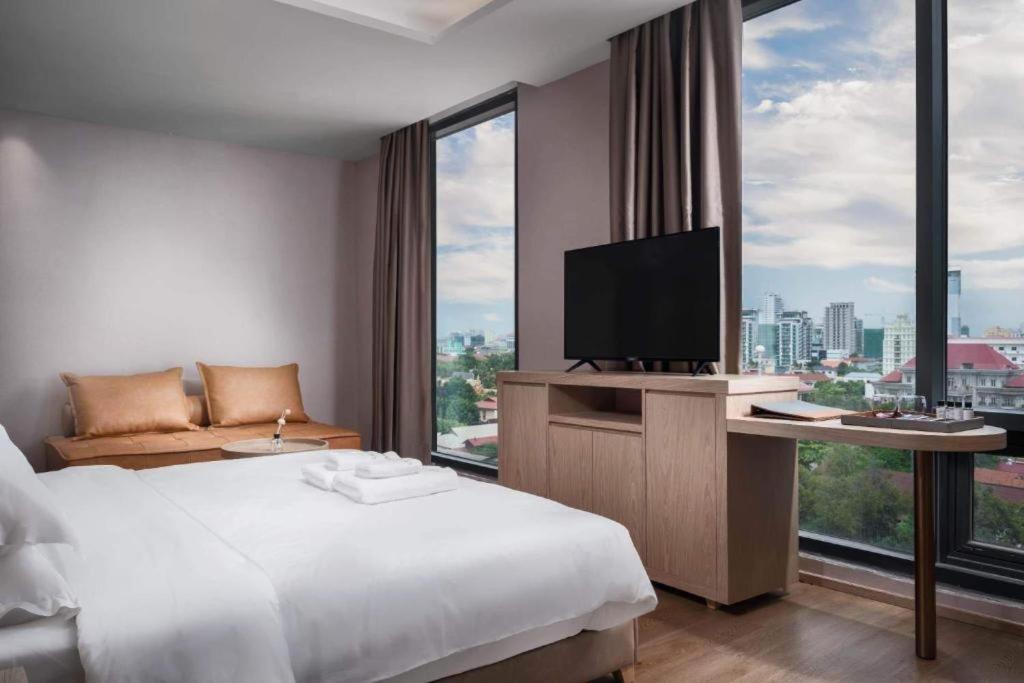 Sf Hotel Penthouse Residences Phnom Penh Exterior photo